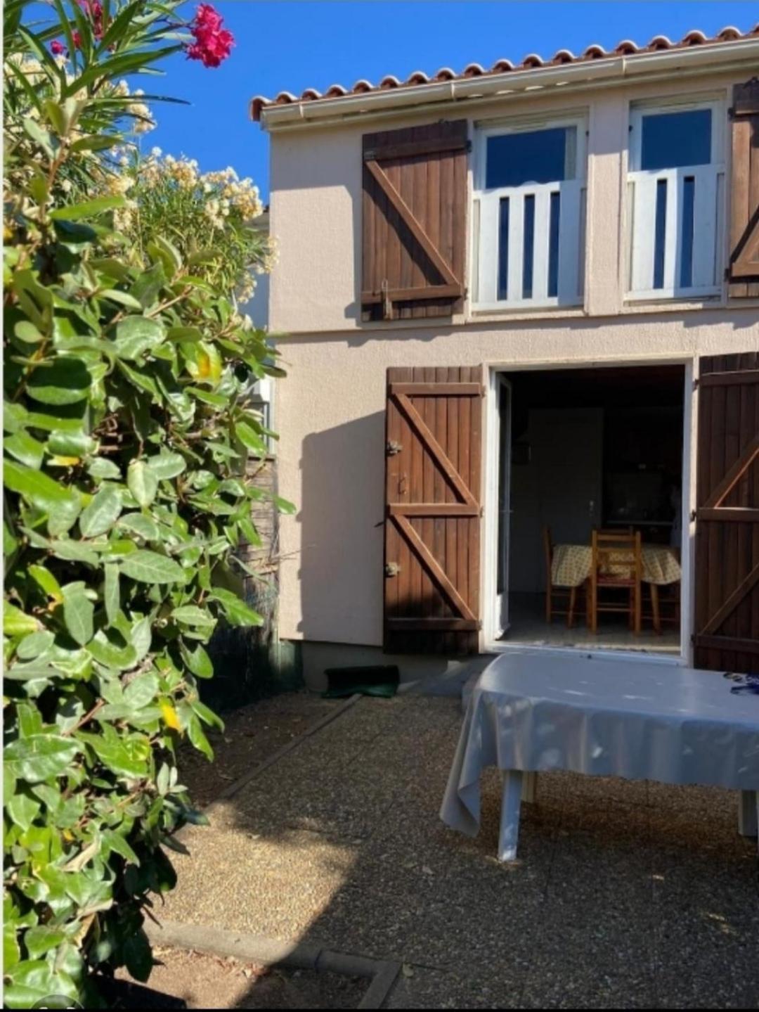 Holiday home Maison Totalement Renovee A - 6 Couchages - Pres De L'etant De Thau